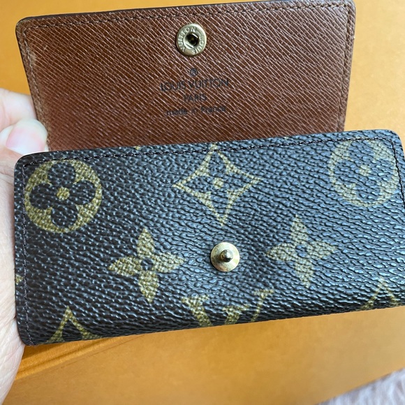 Authentic Louis Vuitton 4 Key Holder - Picture 3 of 13
